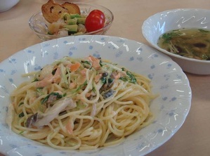 鮭ときのこのクリームパスタ