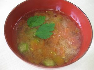 トマトとオクラの味噌汁